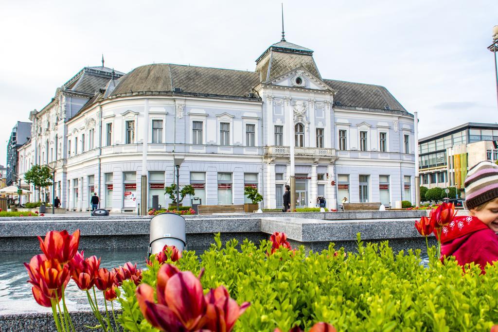 Korona Hotel Nyiregyhaza Exterior photo