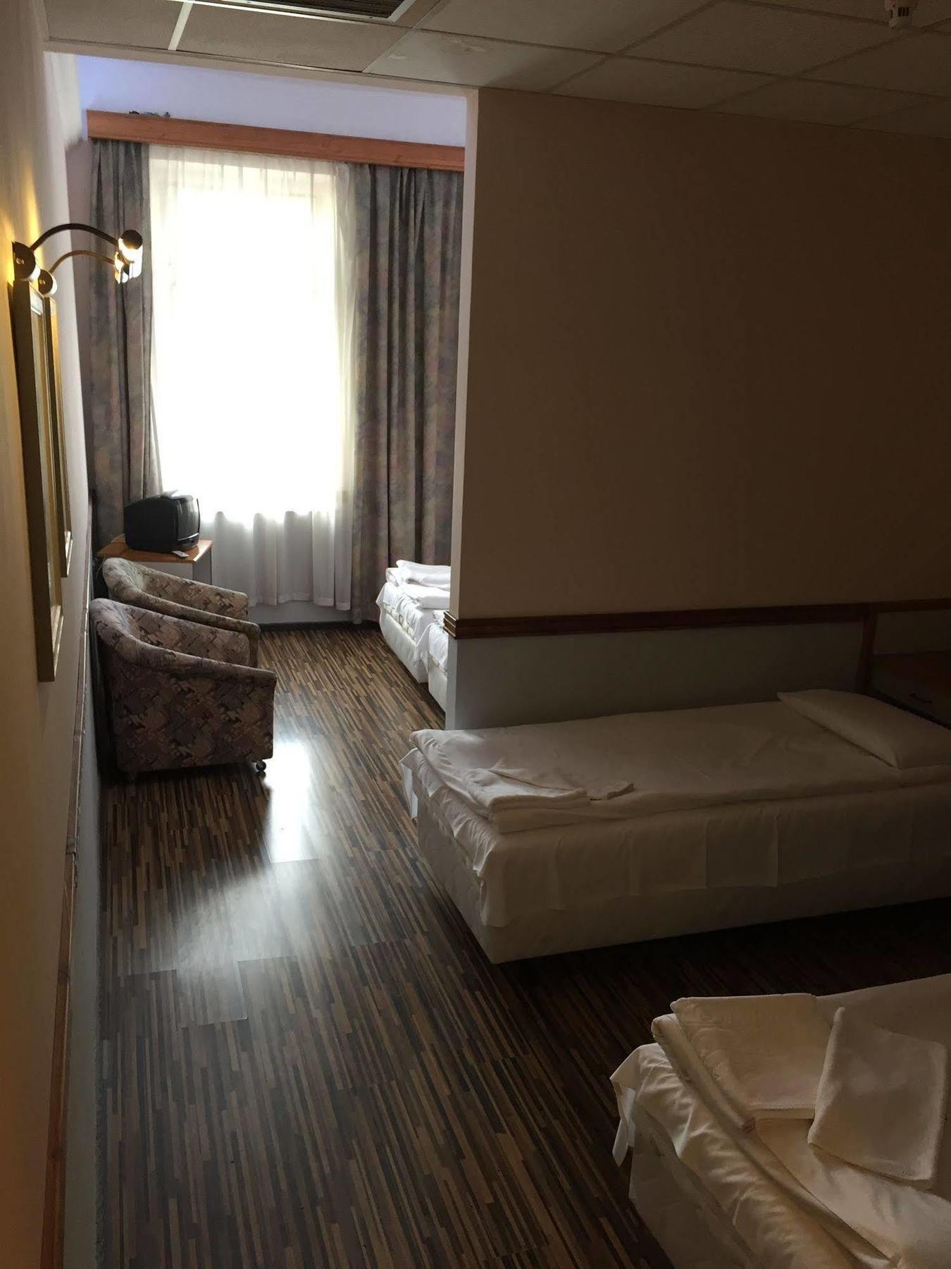 Korona Hotel Nyiregyhaza Exterior photo