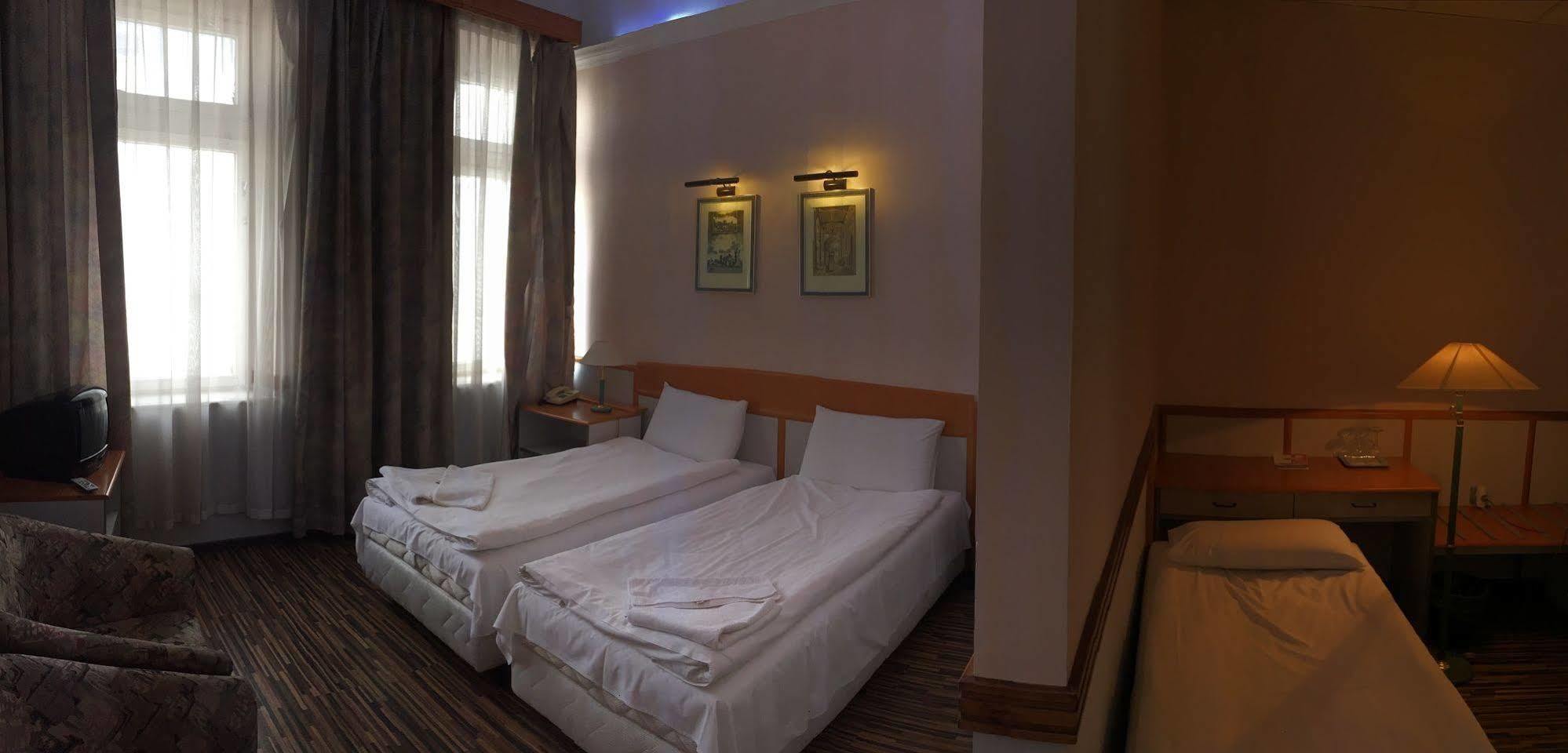 Korona Hotel Nyiregyhaza Exterior photo